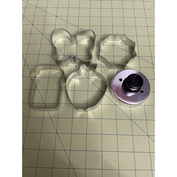 Cookie Cutters Assorted Shapes Lot of 18 Metal Holiday Halloween & Other Shapes - Picture 4 of 4